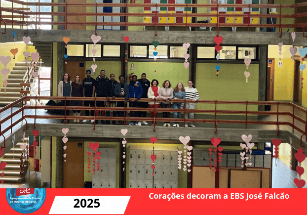 Corações decoram a EBS José Falcão