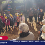 Crianças da Escola de Vila Nova cantam os Reis
